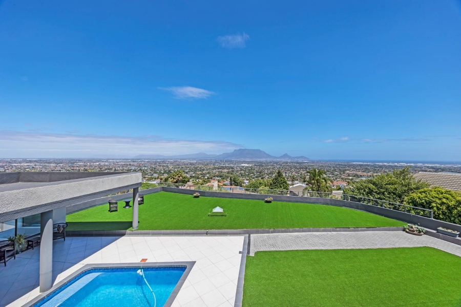 8 Bedroom Property for Sale in Plattekloof Western Cape